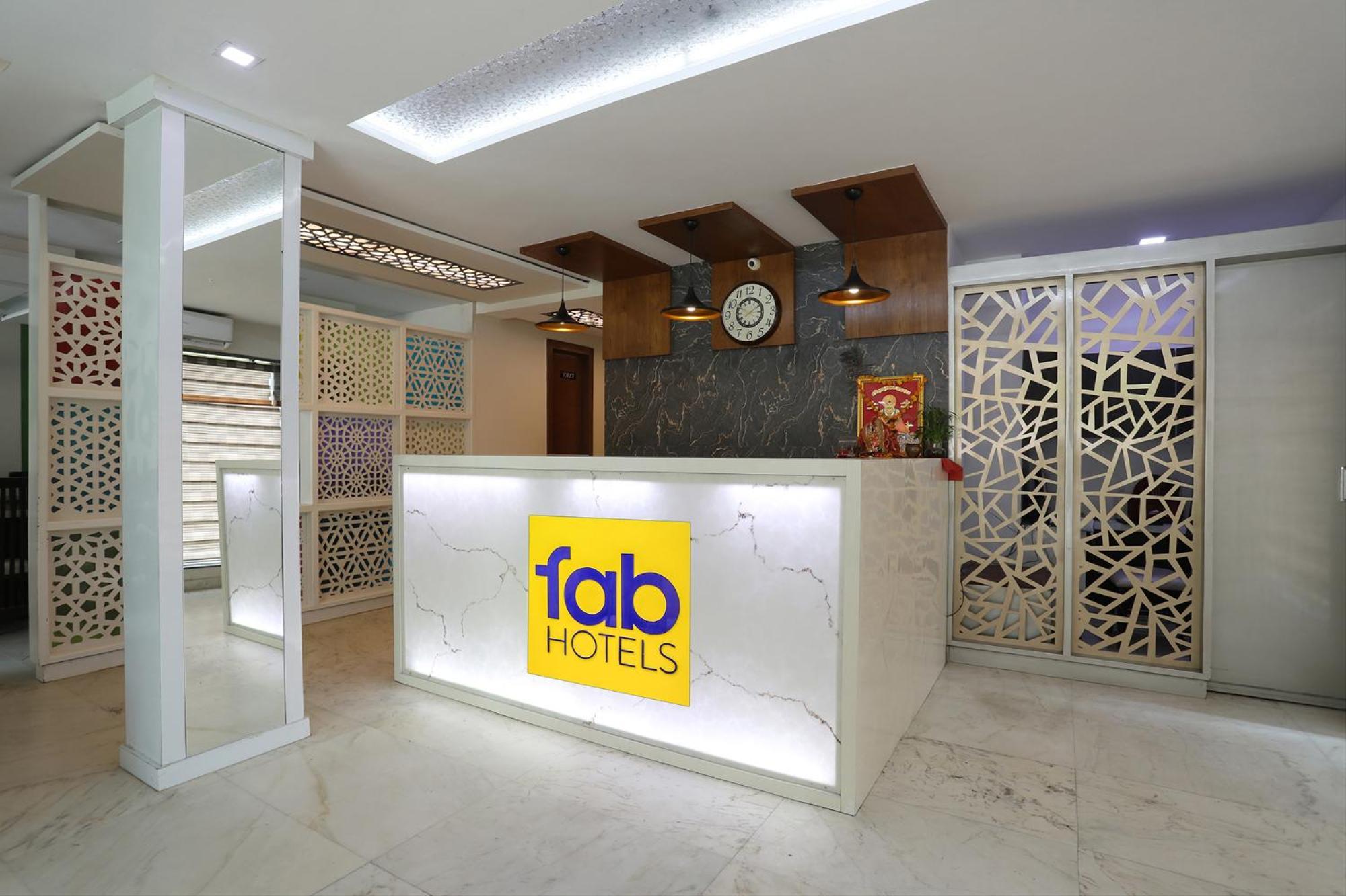 Fabhotel Grand Sparrow Tajganj Exterior photo